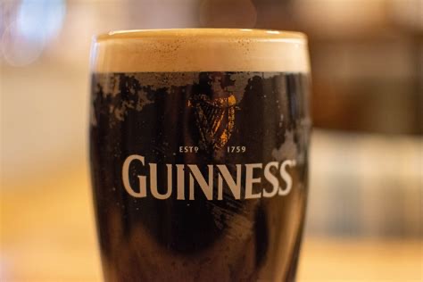 Guinness Pint Glass with Harp Emblem